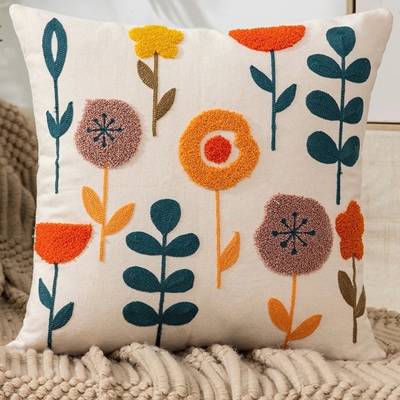 Spring throw pillow - Picture 3 of 5